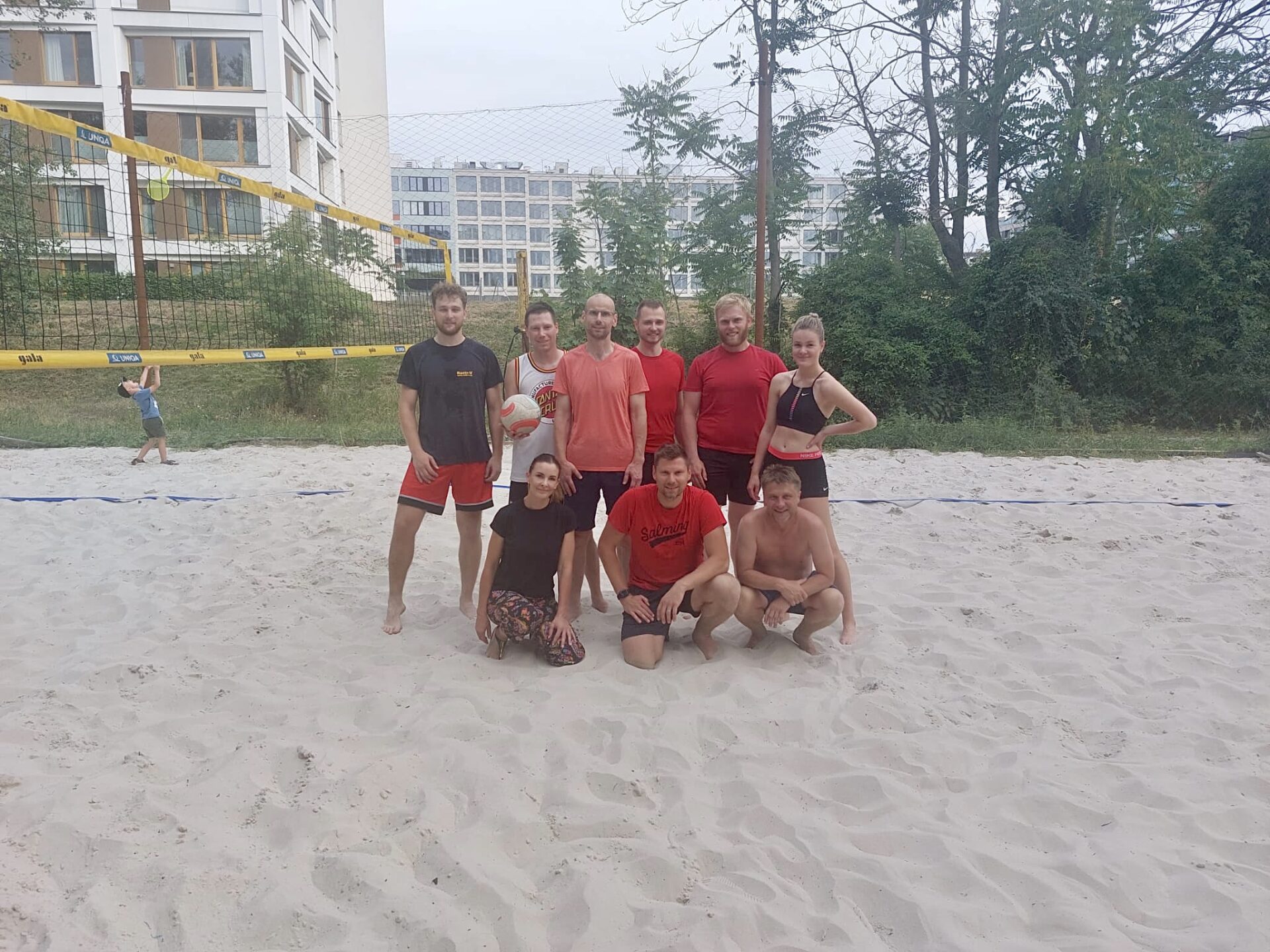 Grilování a beach volejbal